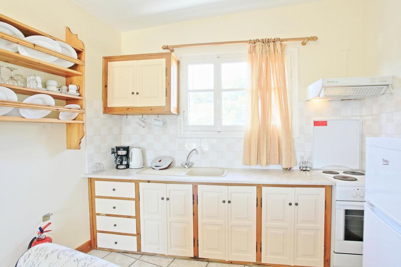 Avgi Ena Apartment Гайос Екстериор снимка