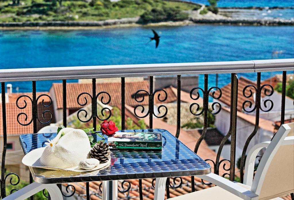 Avgi Ena Apartment Гайос Екстериор снимка