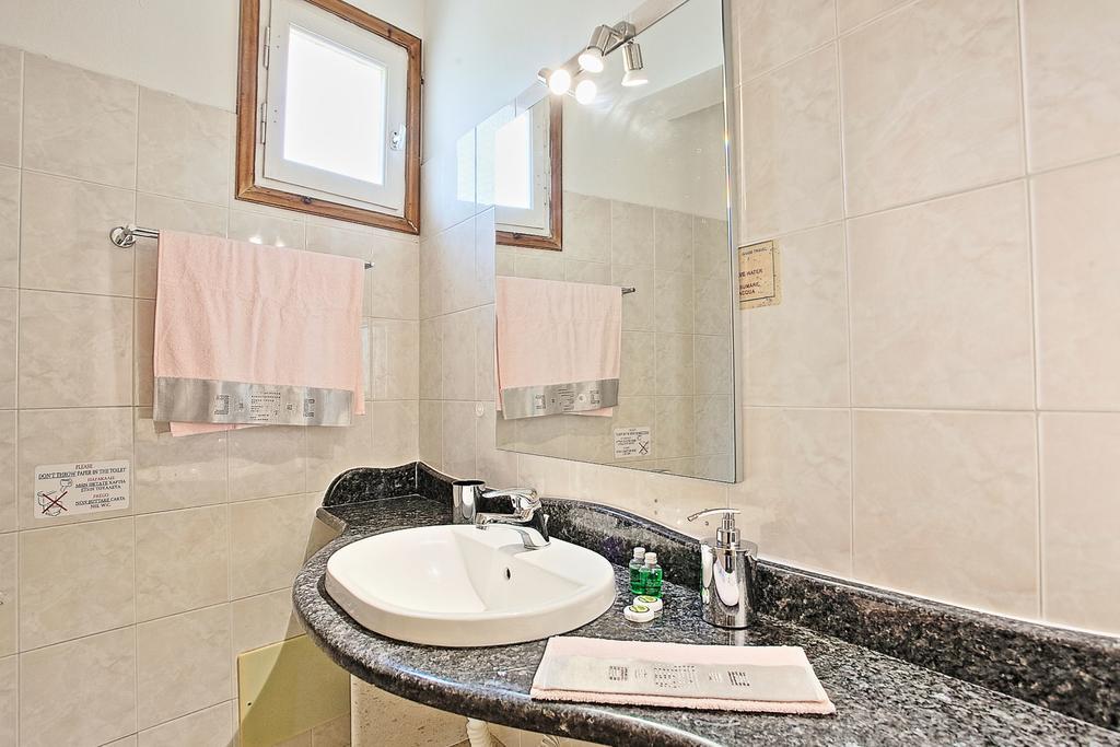 Avgi Ena Apartment Гайос Екстериор снимка